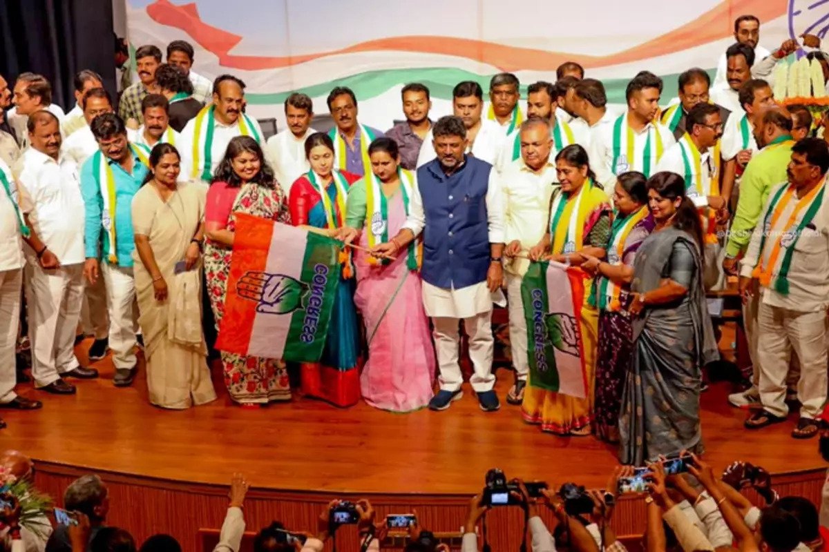 Setback To BJP in Karnataka, More Than 15 Leaders Switch To Congress