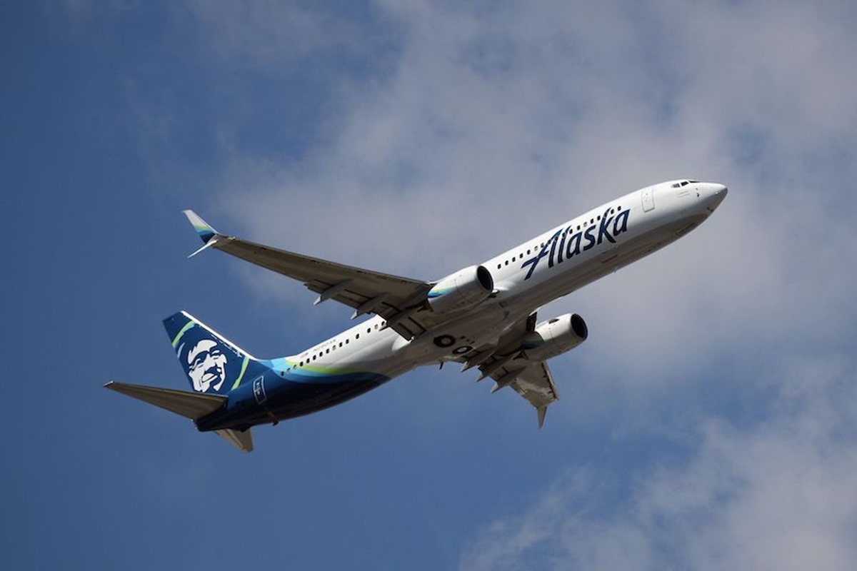 Off-Duty Pilot Arrested After Disrupting Alaska Airlines Flight