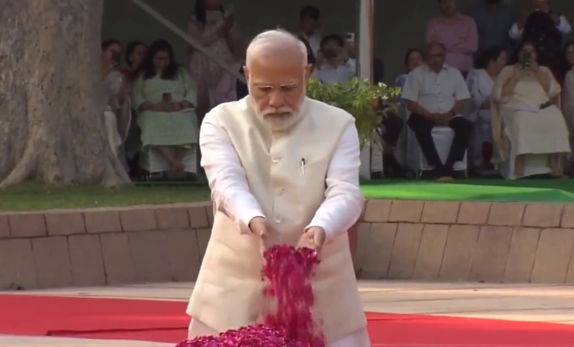 Gandhi Jayanti: PM Modi, President Murmu pay tributes to Mahatma Gandhi at Rajghat
