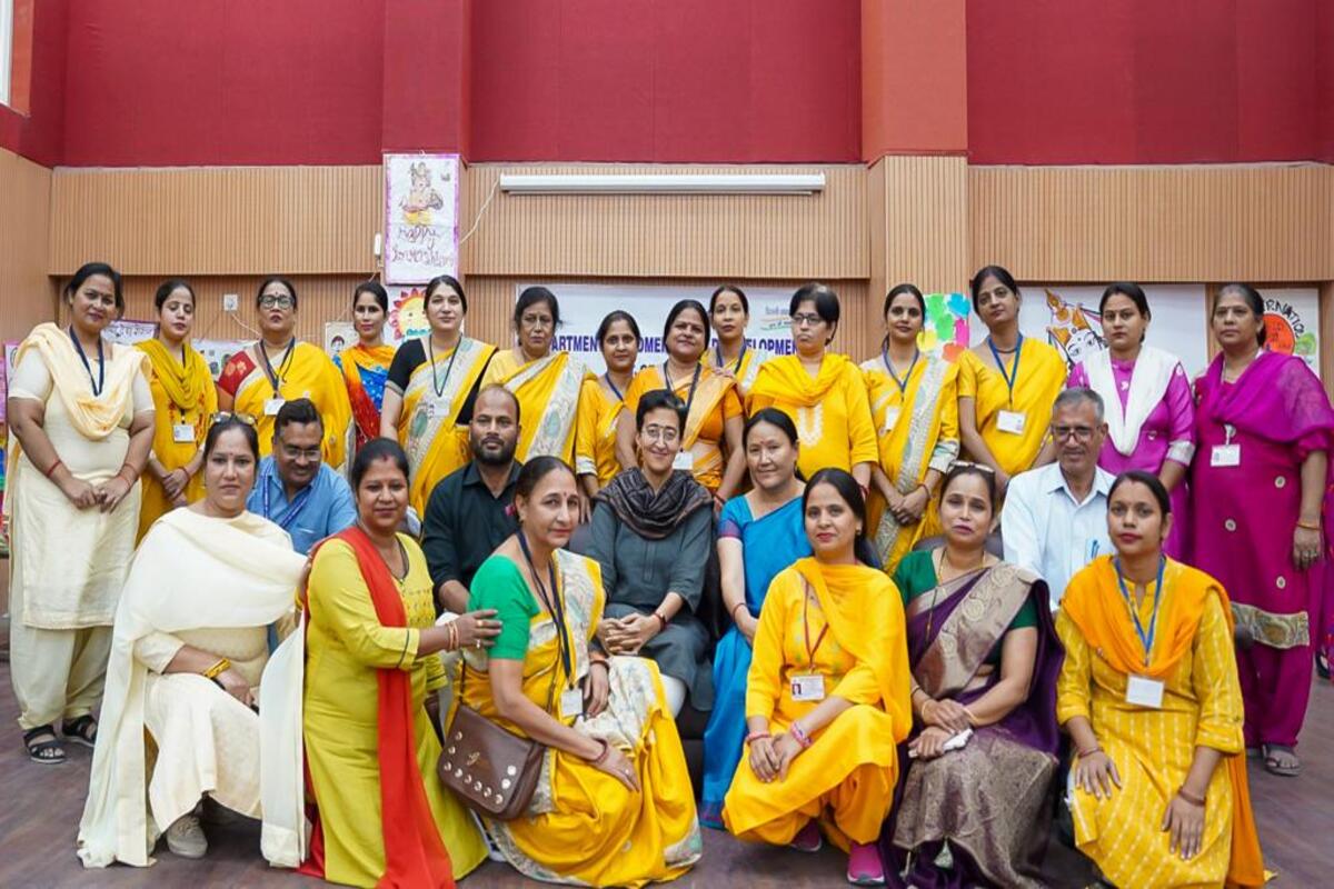 Delhi education minister interacts with Anganwadi workers on  Inderpuri project