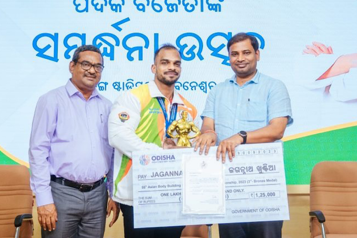 Odisha Sports Minister Tusharkanti Behera felicitates state athletes with cash awards