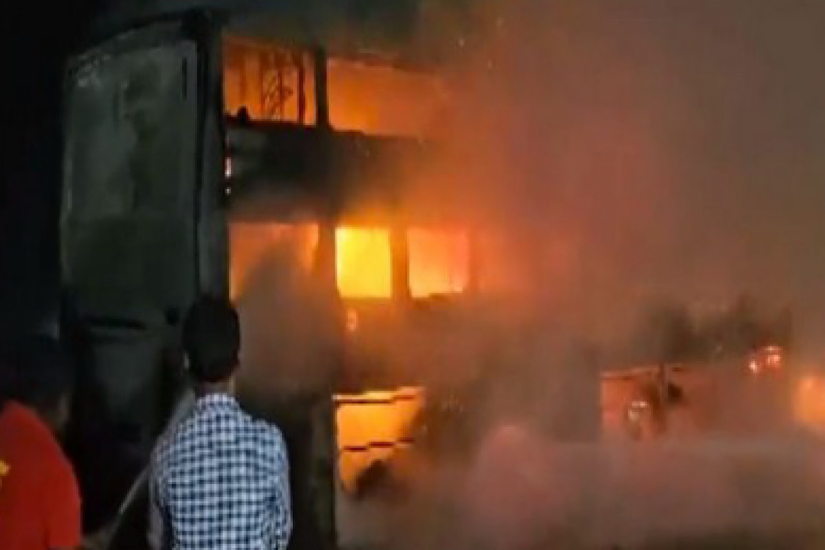 Close shave for 16 passengers as bus catches fire in Gujarat’s Valsad