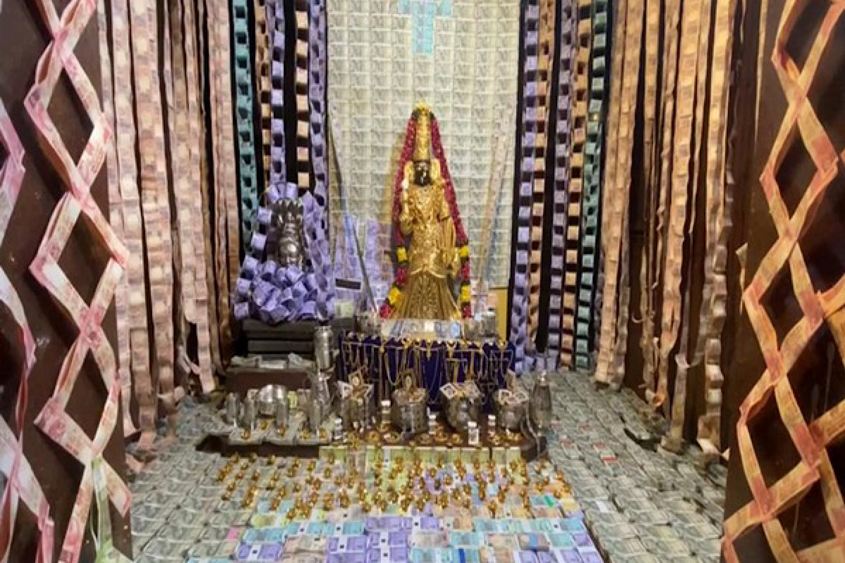 Idol of Goddess Lakshmi decorated with 6 kg of gold, Rs 2 crore cash in Vizag