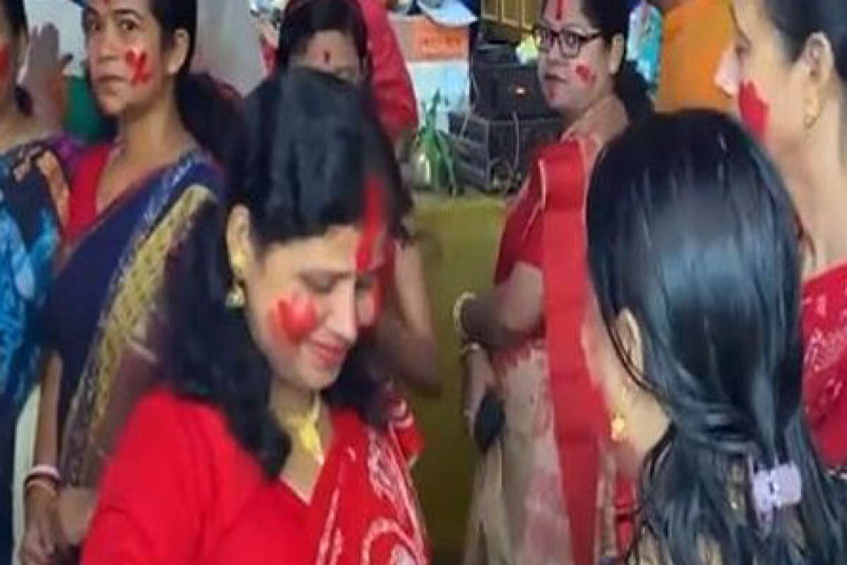 West Bengal: Women participate in ‘Sindoor Khela’ celebration on Vijaya Dashami