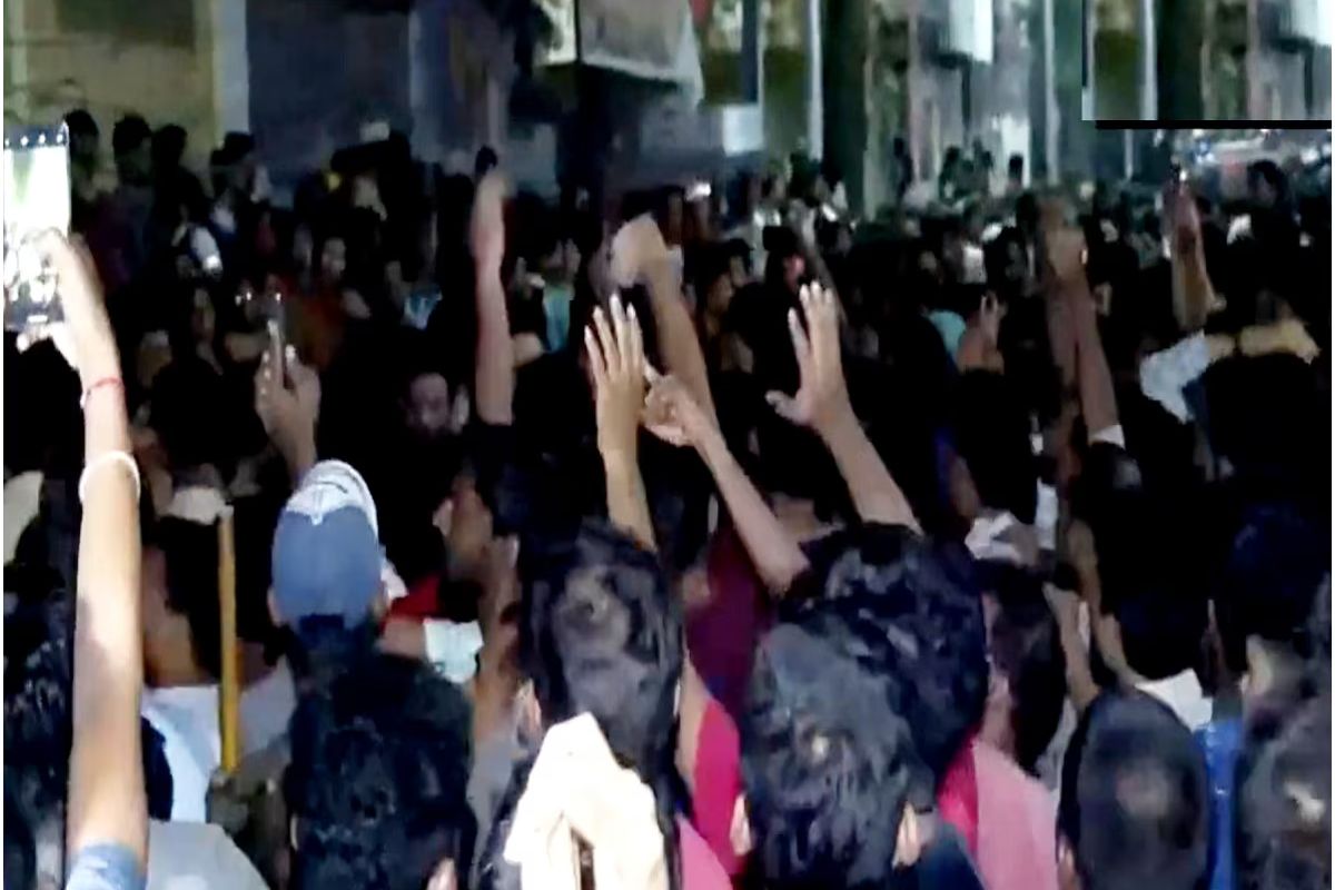 Telangana: Woman dies by suicide over TSPSC exam delay; students conduct massive protest