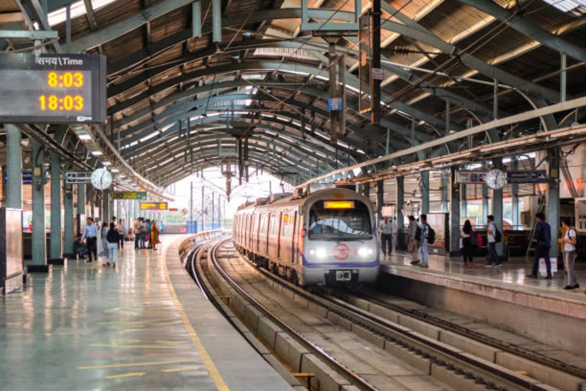 Air pollution: Delhi Metro starts running 40 additional train trips