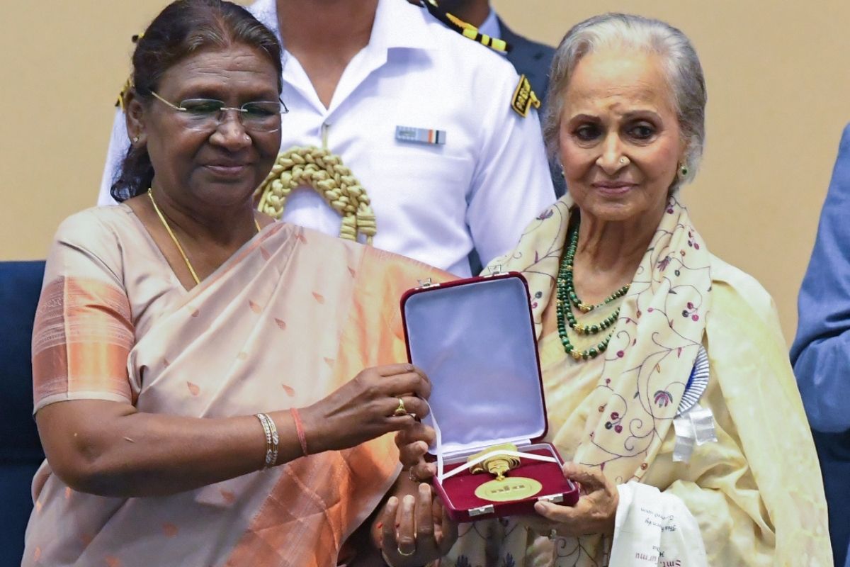 Waheeda Rehman receives Dadasaheb Phalke Award