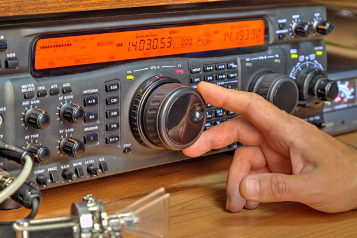 HAM radio operators play messiah, traced 547 tourists