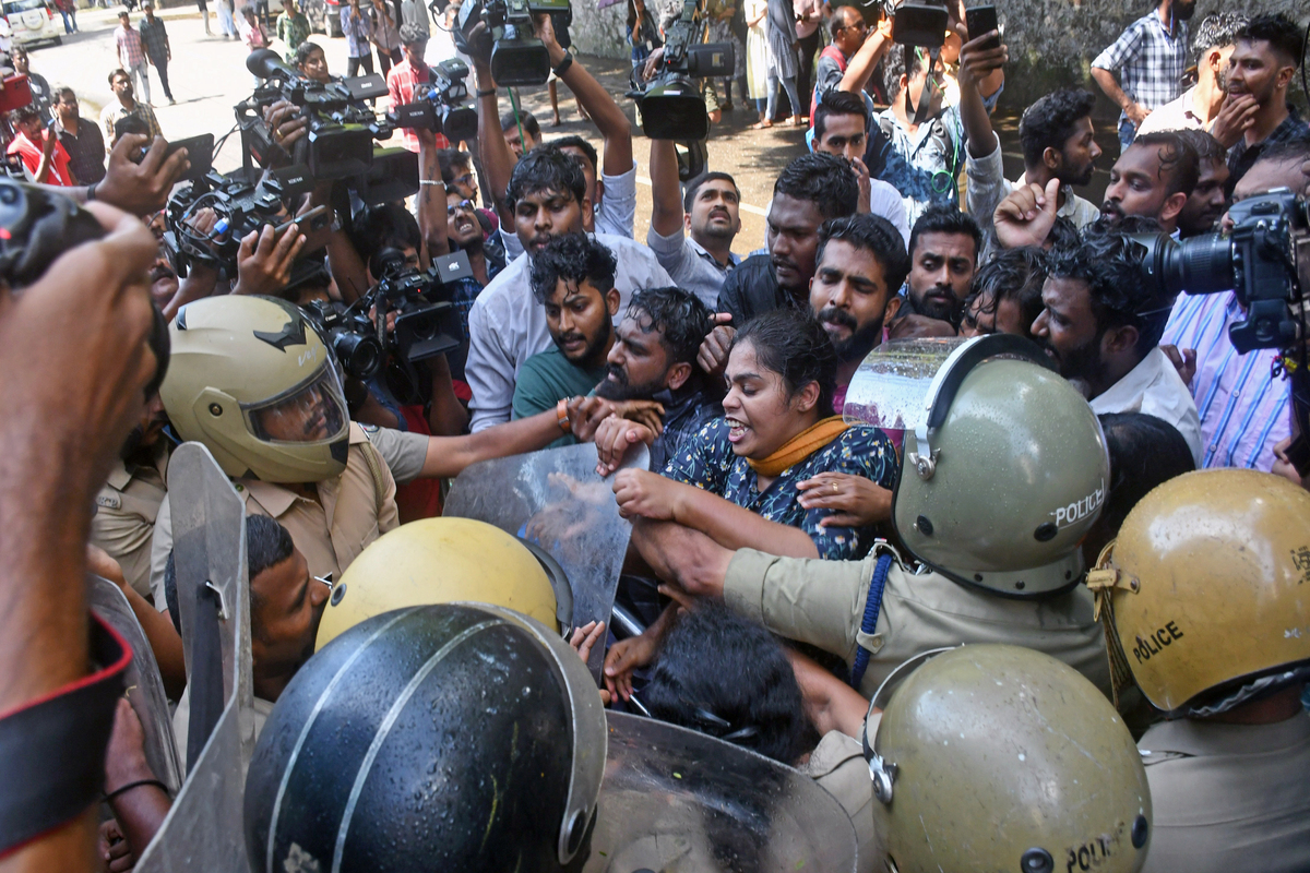 KSU protest march turns violent in Thiruvananthapuram, many injured