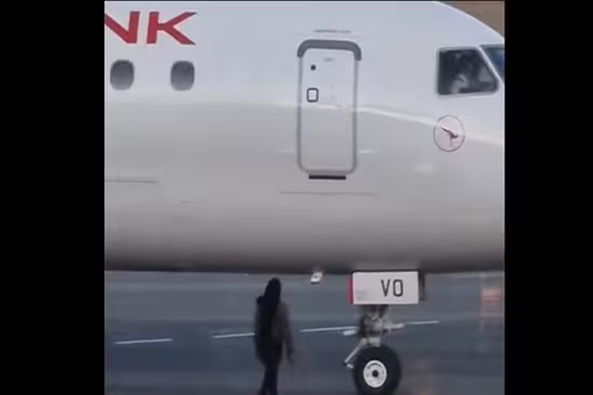 Australian Woman’s Tarmac Dash Delays Flights. Watch Video