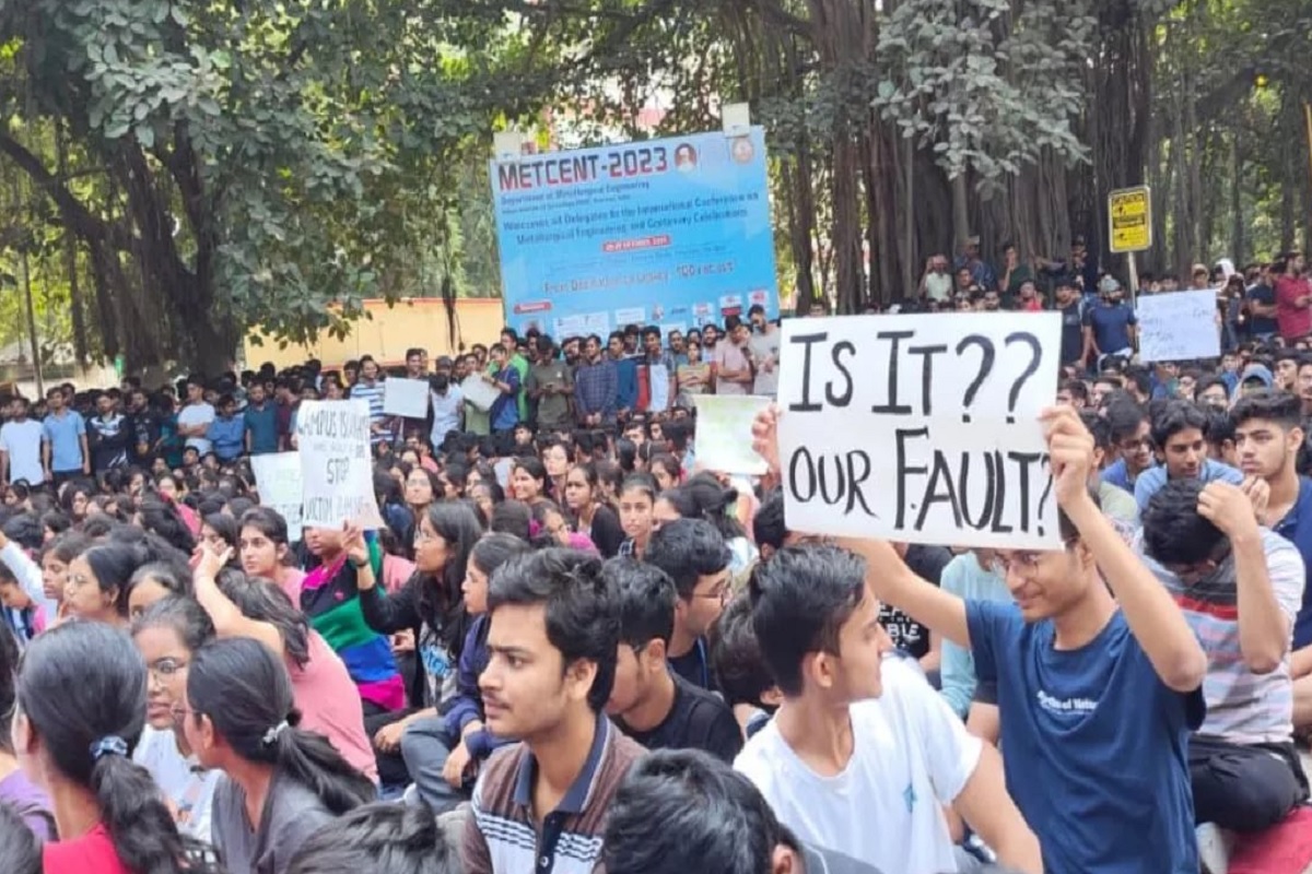 Massive protests after BHU student molested, stripped in Uttar Pradesh’s Varanasi