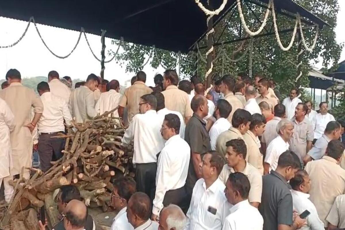 Subrata Roy cremated in Lucknow