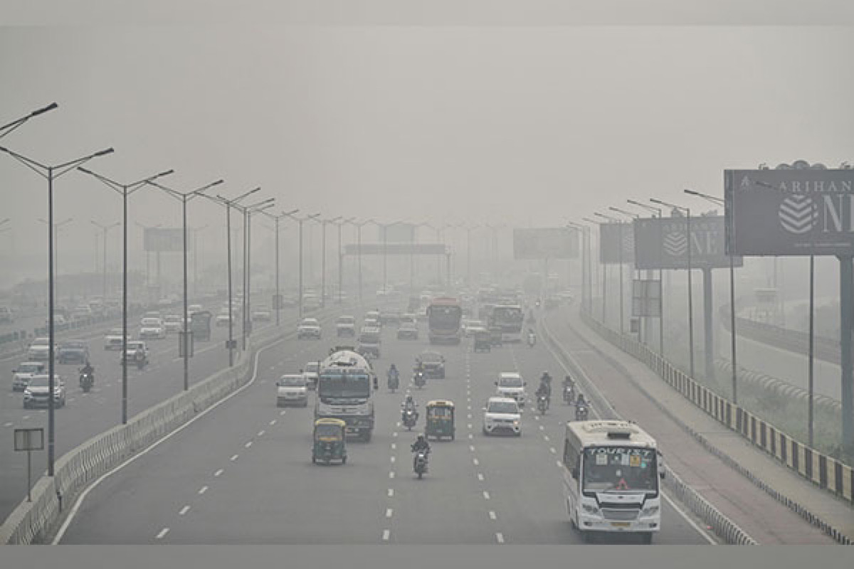 Delhi sees borderline dip in pollution level, air quality remains ‘severe’
