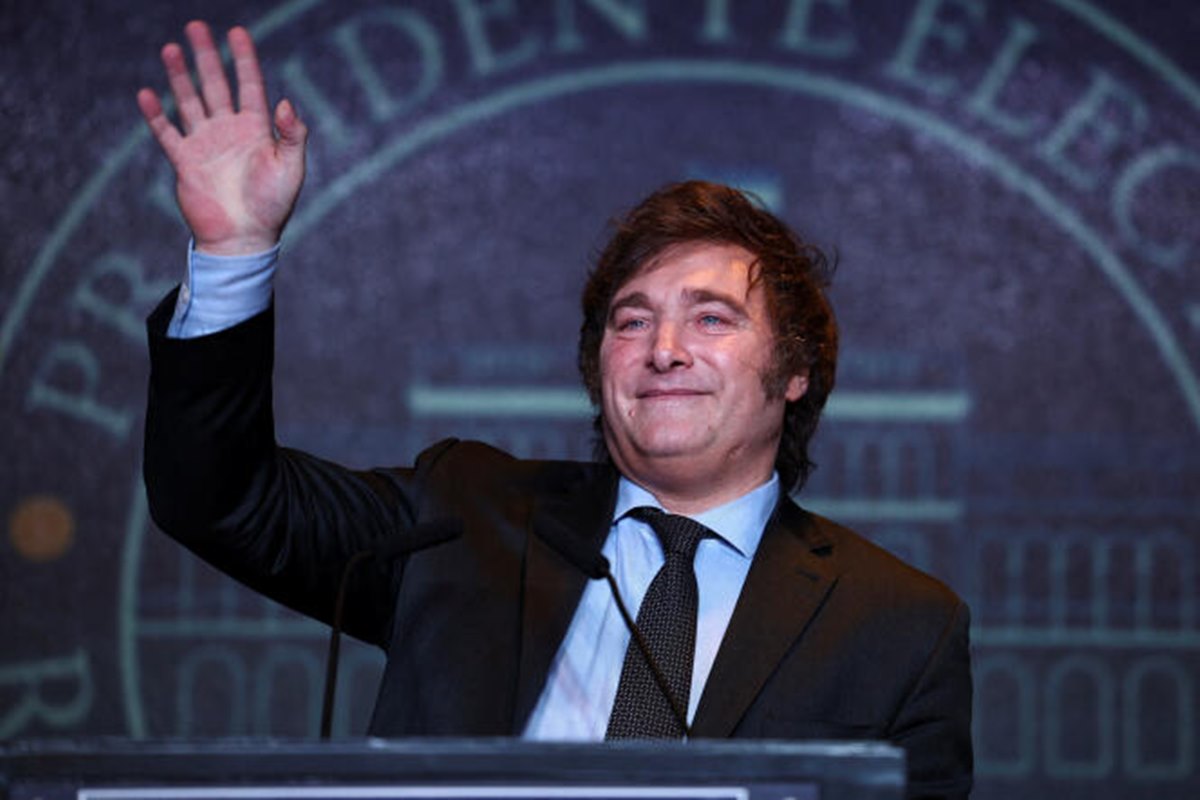 Javier Milei Triumphs in Argentina’s Presidential Runoff, Shifting Nation to the Right