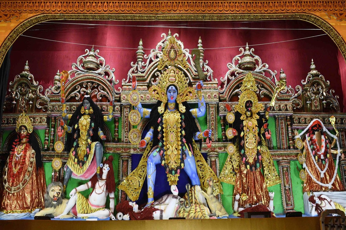 Bengali Community Radiates Diwali Brilliance with Maa Kali Worship