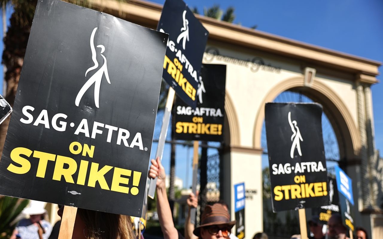 SAG-AFTRA Ends Hollywood Strike
