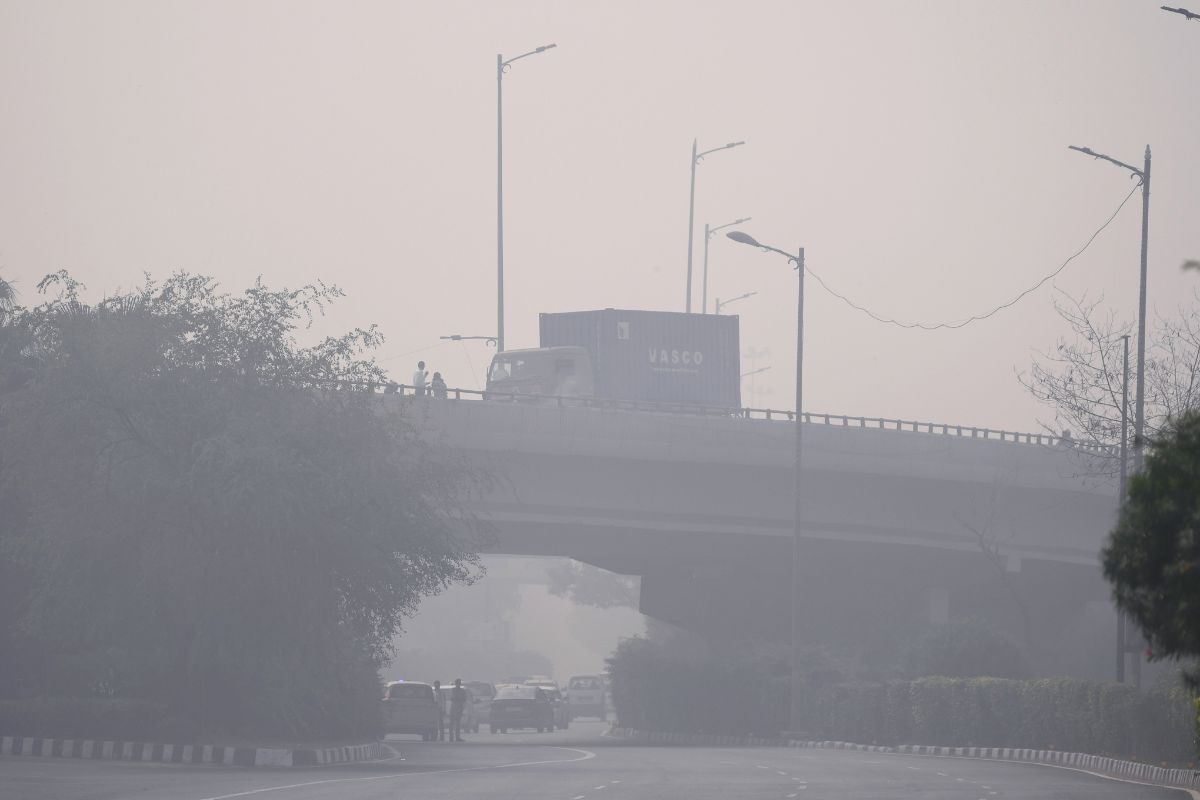 Delhi govt goes into a huddle to find solutions to toxic air