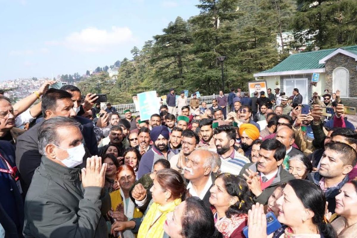 CM gets rousing welcome on his arrival to Shimla