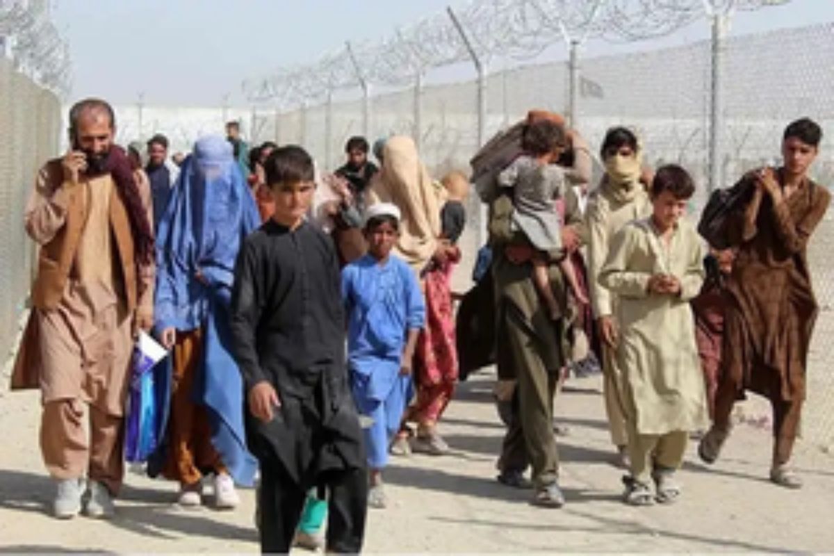 Over 6,000 Afghan refugees return home from Pakistan in single day