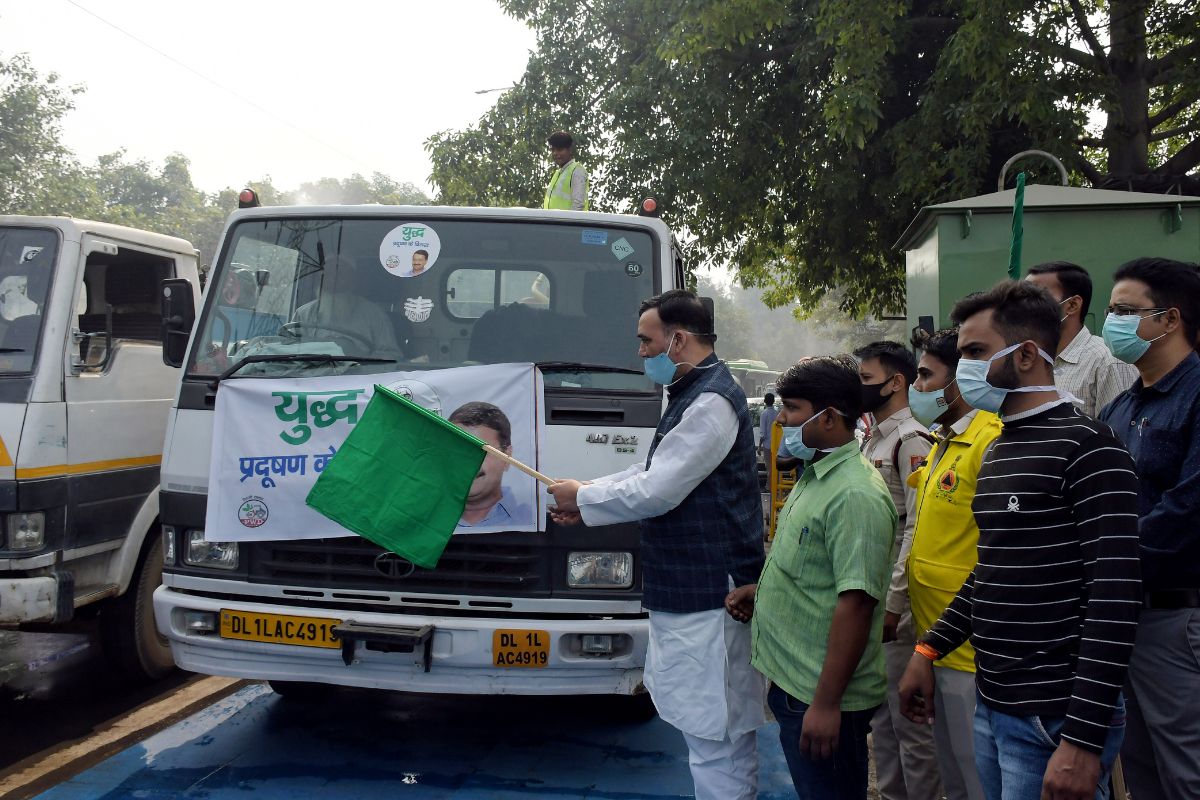 Water sprinkling campaign flagged off in Delhi to ease effect of air pollution
