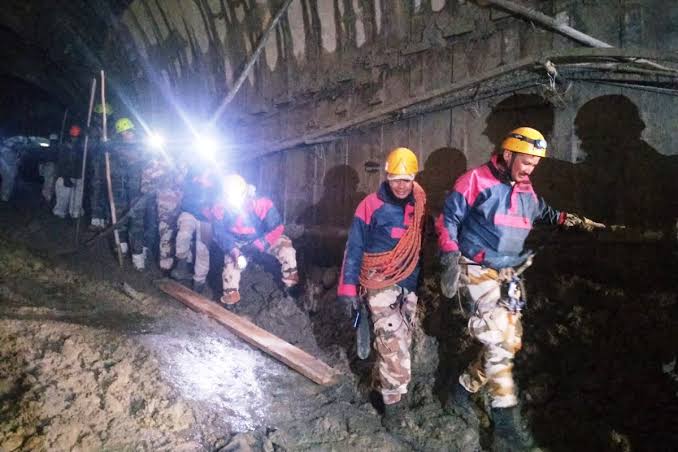 Uttarakhand tunnel rescue: New drill, 900 mm pipe as authorities race to save 40 trapped workers