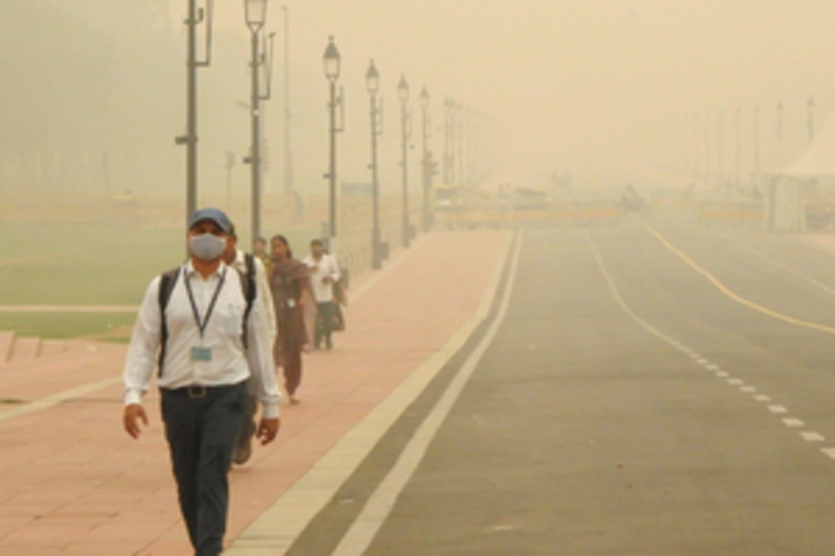 Cold, foggy weather in Delhi, flights delayed & air quality ‘severe’