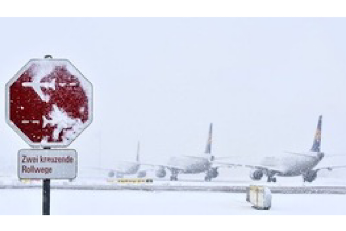 Heavy snowfall forces cancellation of 760 flights at Munich airport