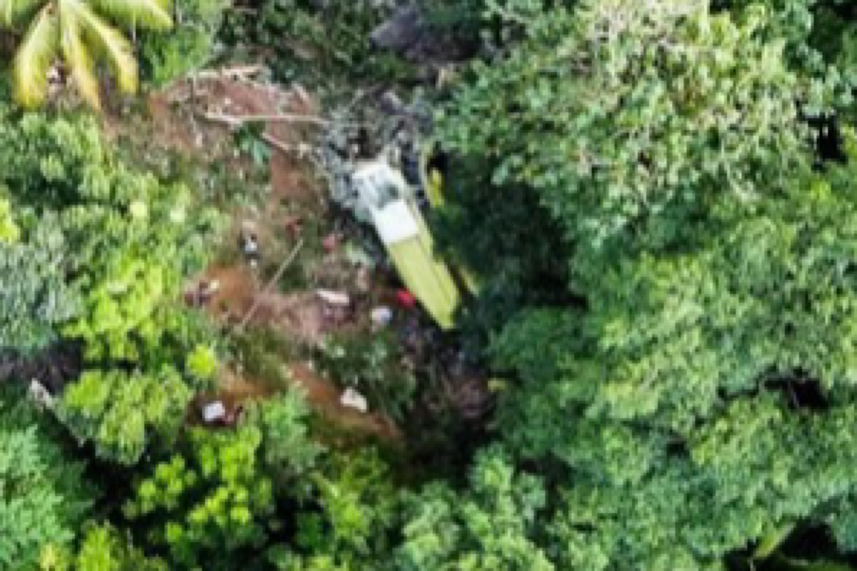 25 dead after bus plunges off cliff in Philippines