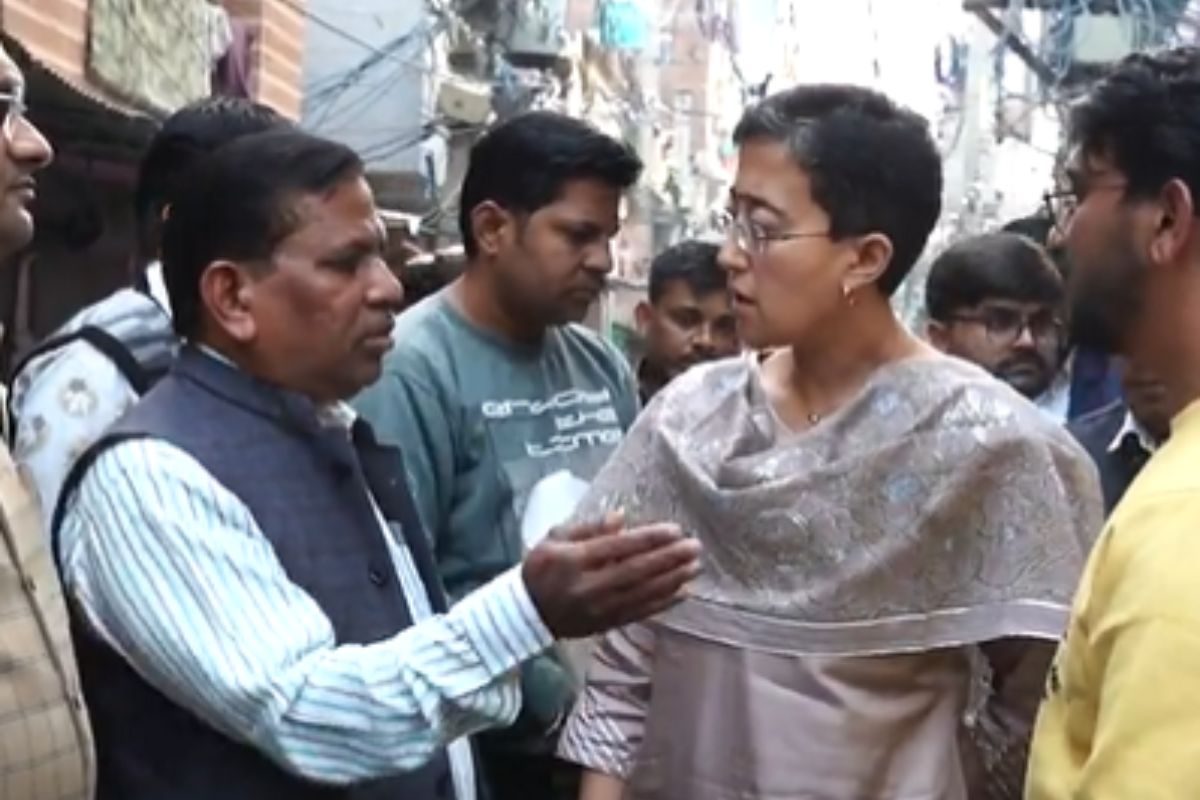 Atishi pulls up DJB officials for unresolved sewage issues in Trilokpuri