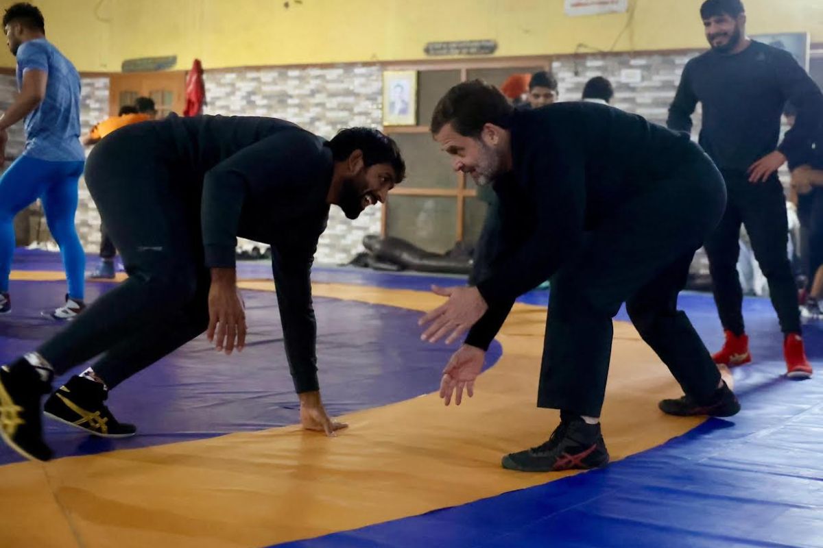 Rahul meets wrestlers; performs ‘dhobi pachaad’ with Bajrang