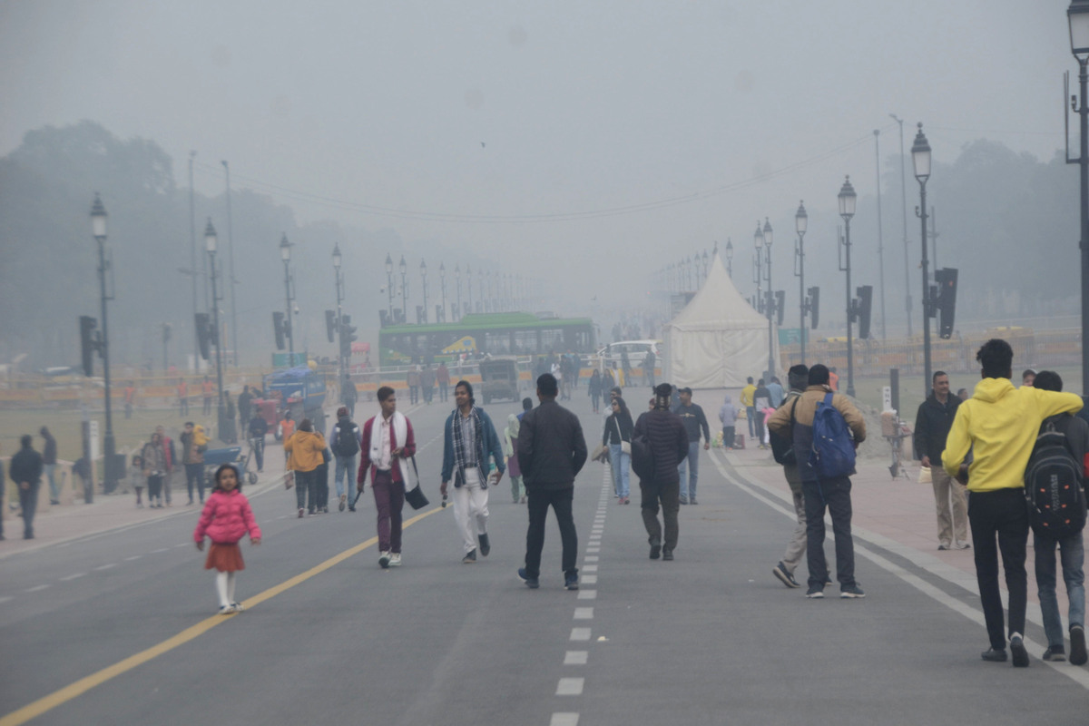 Delhi grapples with bad air and biting cold