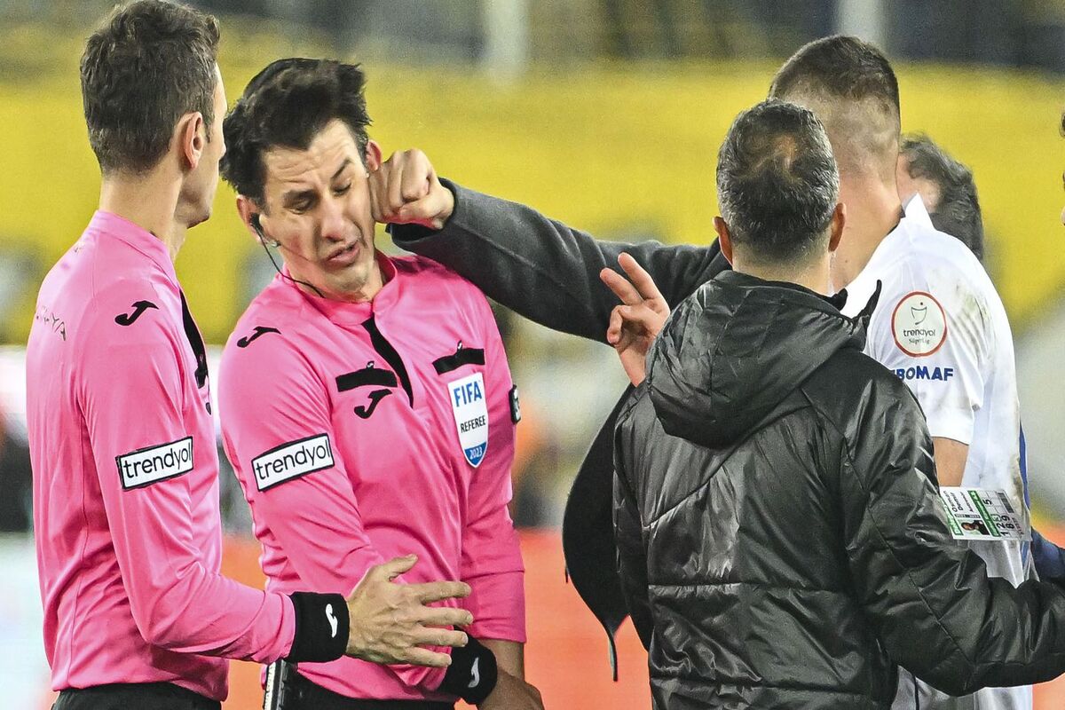 Turkish League halted after club president punches referee