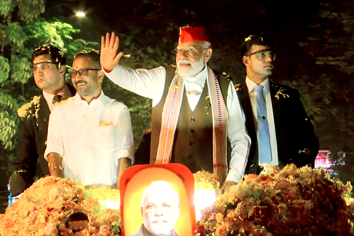 Thousands greet PM Modi in Kochi during a roadshow