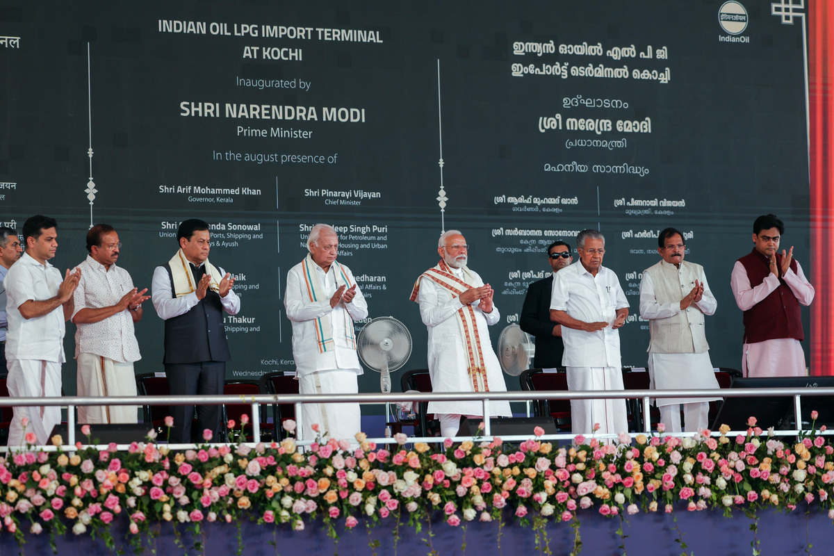 PM inaugurates projects worth Rs 4,000 cr in Kochi