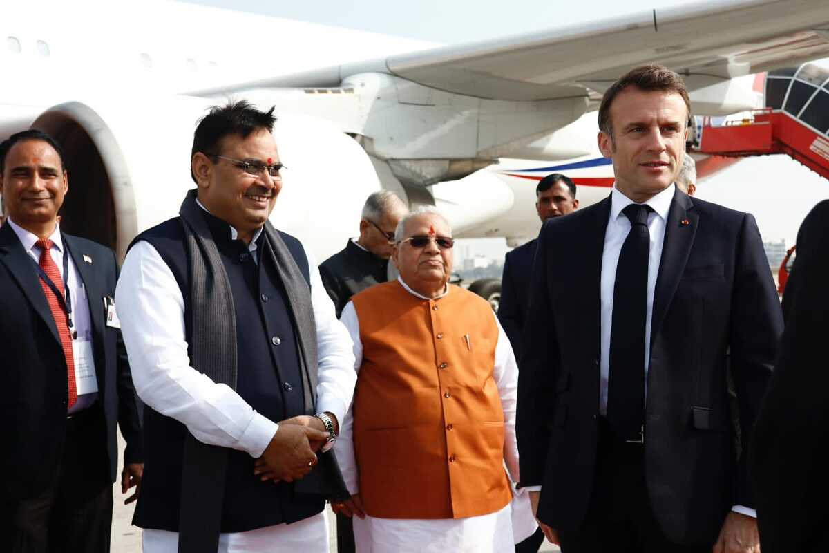 French Prez arrives for talks with Modi, attend R-Day parade as chief guest