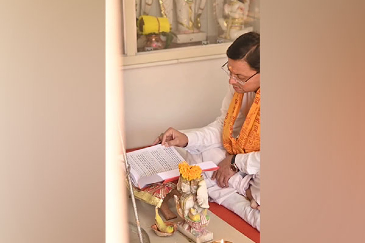 Uttarakhand: CM Dhami offers prayers, recites ‘Ramcharitmanas’ and performs ‘Gau Sewa’