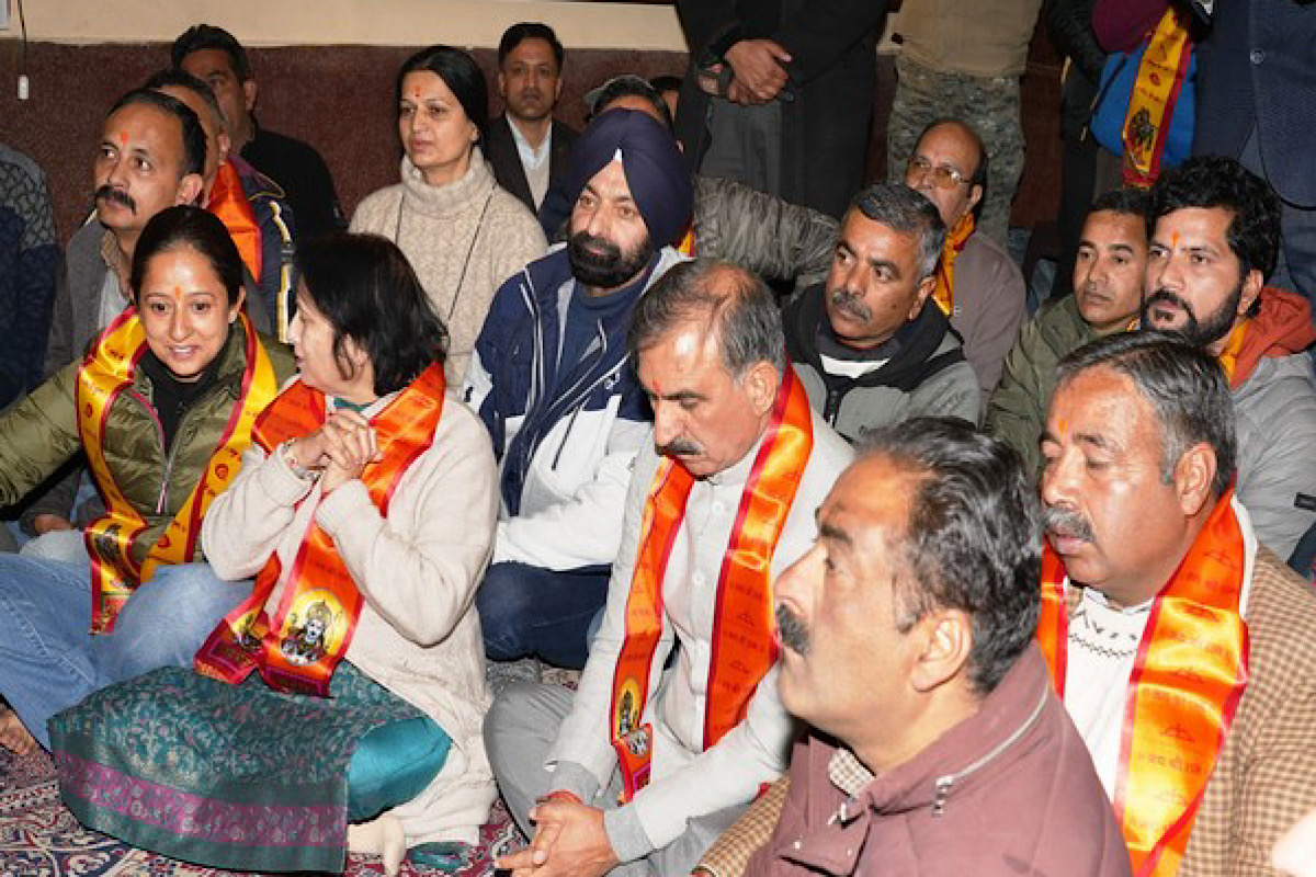 Himachal CM Sukhvinder Singh Sukhu pays obeisance at Jakhu Temple