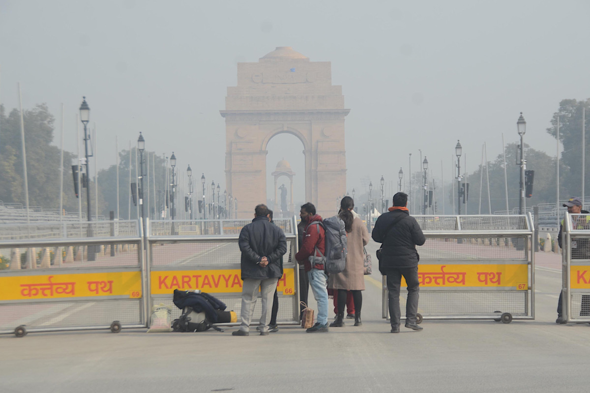 Temperature rise even as icy winds make Delhi shiver