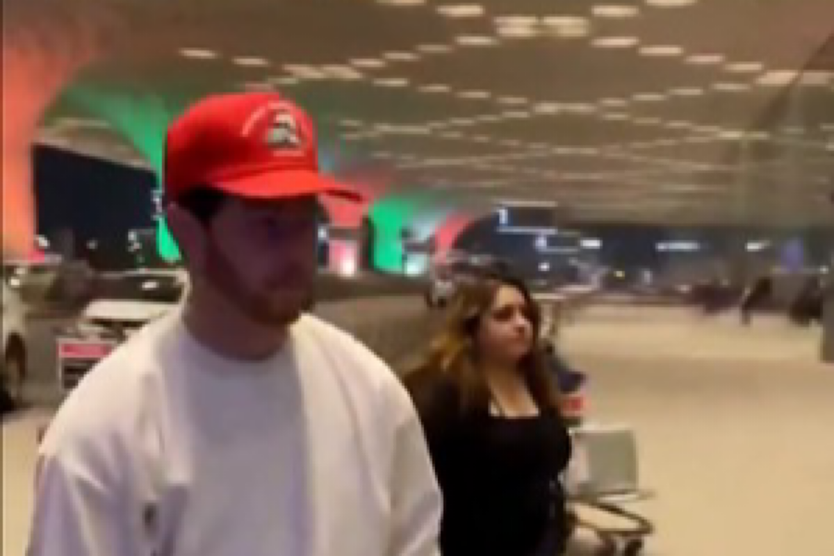 Security stops Nick Jonas at Mumbai airport over documents