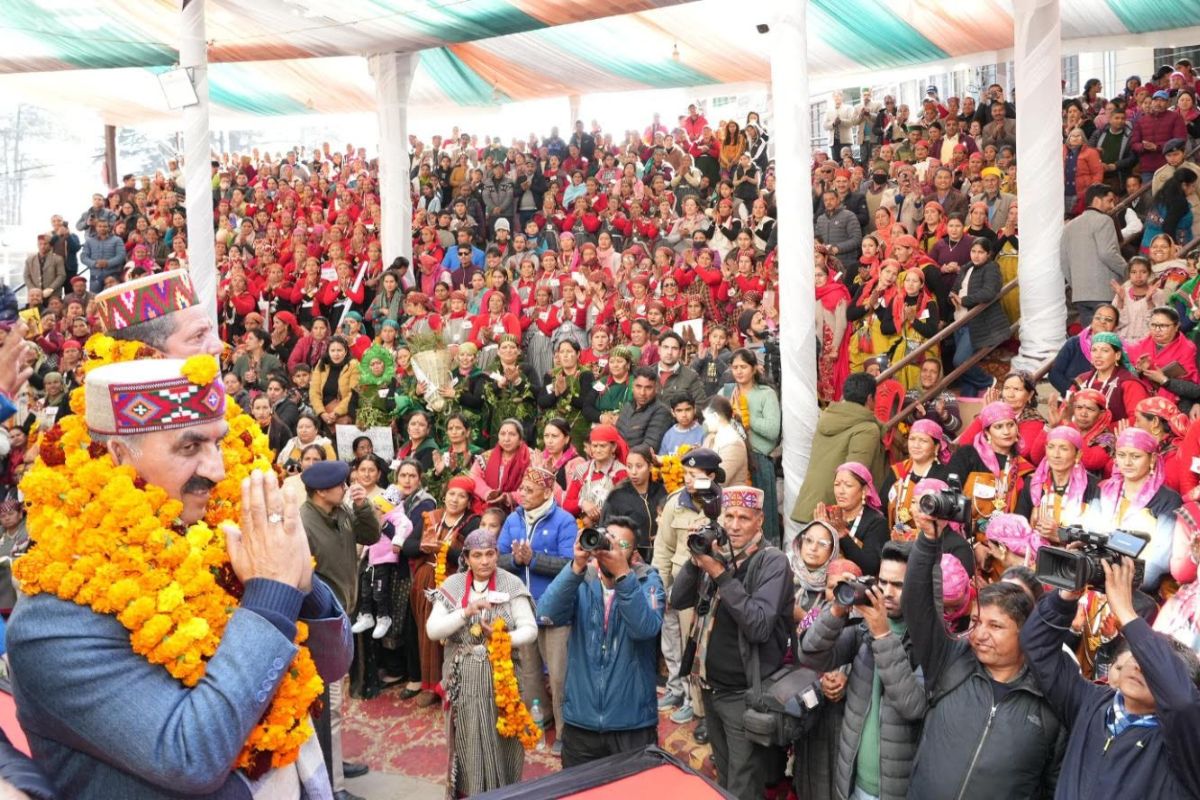 Himachal Pradesh CM inaugurates Winter Carnival in Manali