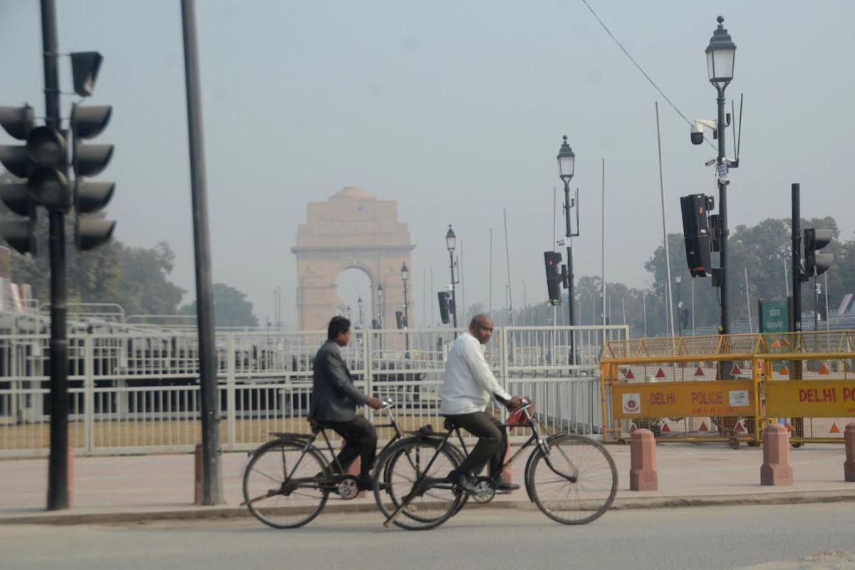 Delhi reels under ‘cold day’ conditions, AQI remains ‘severe’