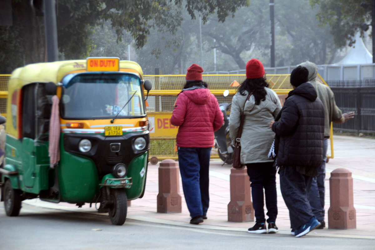 Delhi feels the chill as minimum temp slips below 5 degrees °C