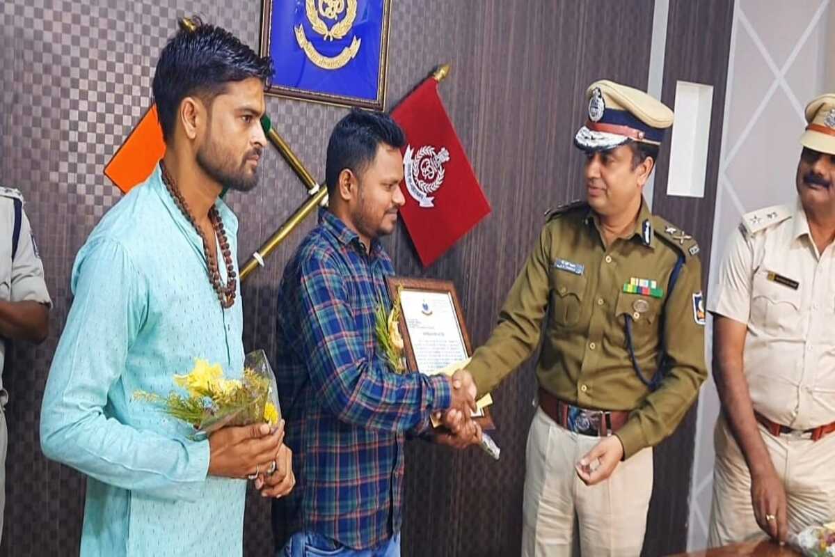 Odisha police honour good samaritans after kidnapped minor rescued unharmed