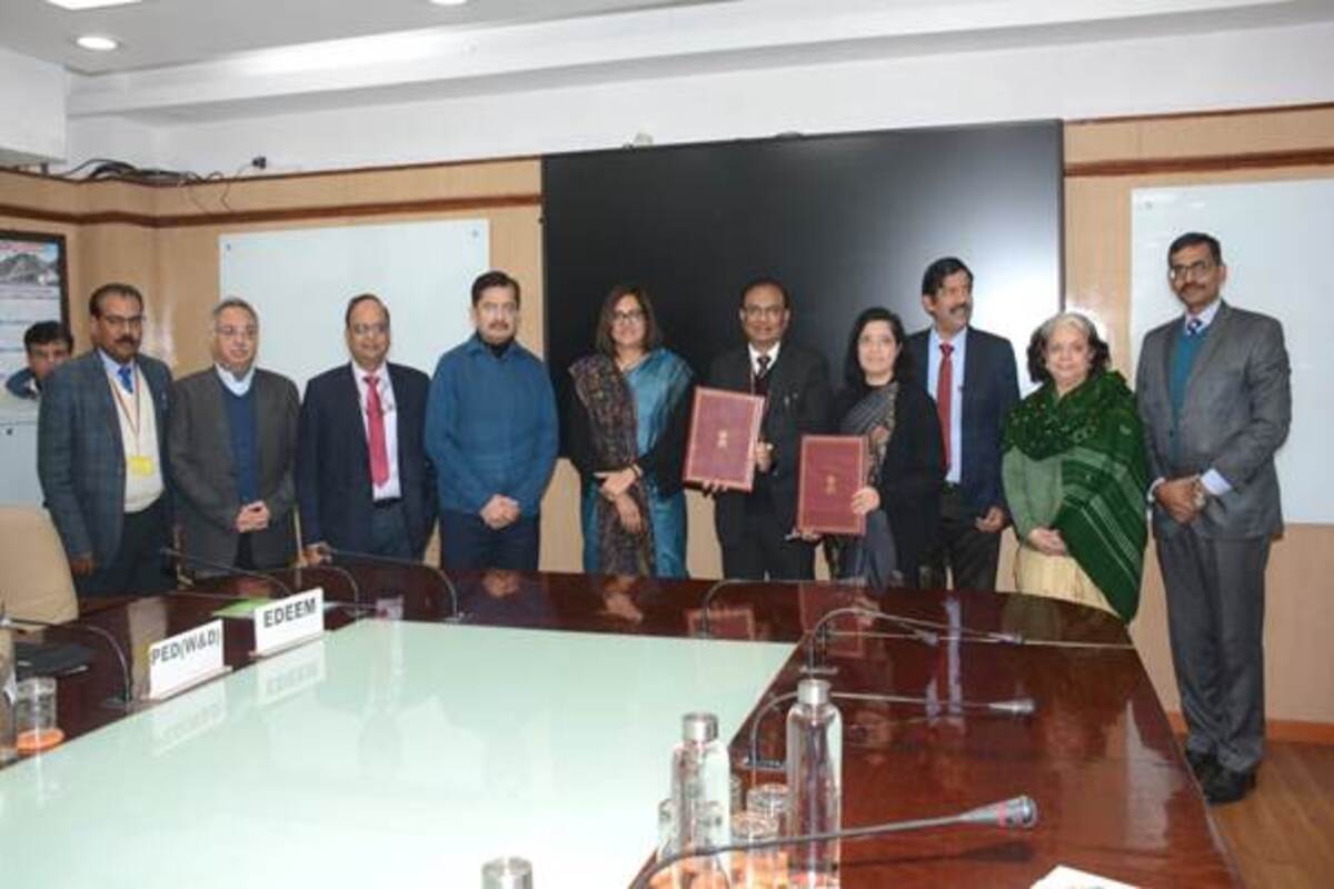 Indian Railways signs MoU with CII