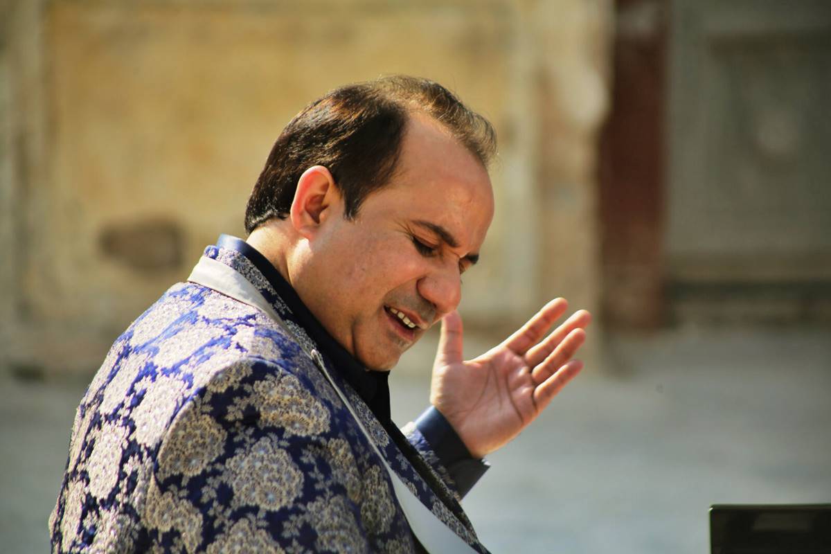 Rahat Fateh Ali Khan thrashes student and issues clarification