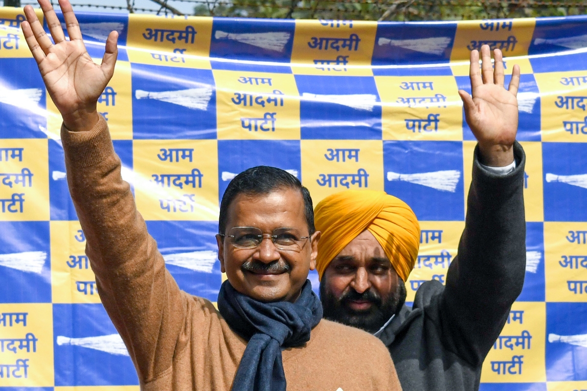 Kejriwal, Mann lead protest against BJP over Chandigarh mayor polls row