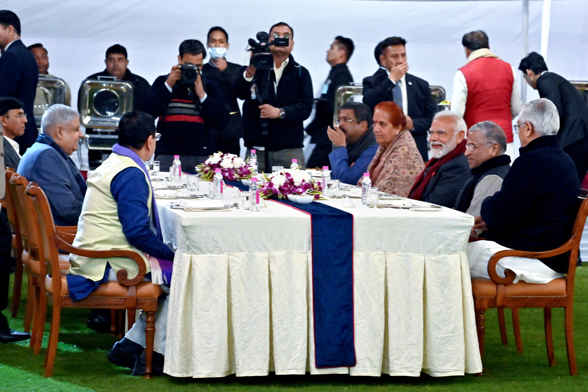 Modi joins MPs for lunch in new Parliament House
