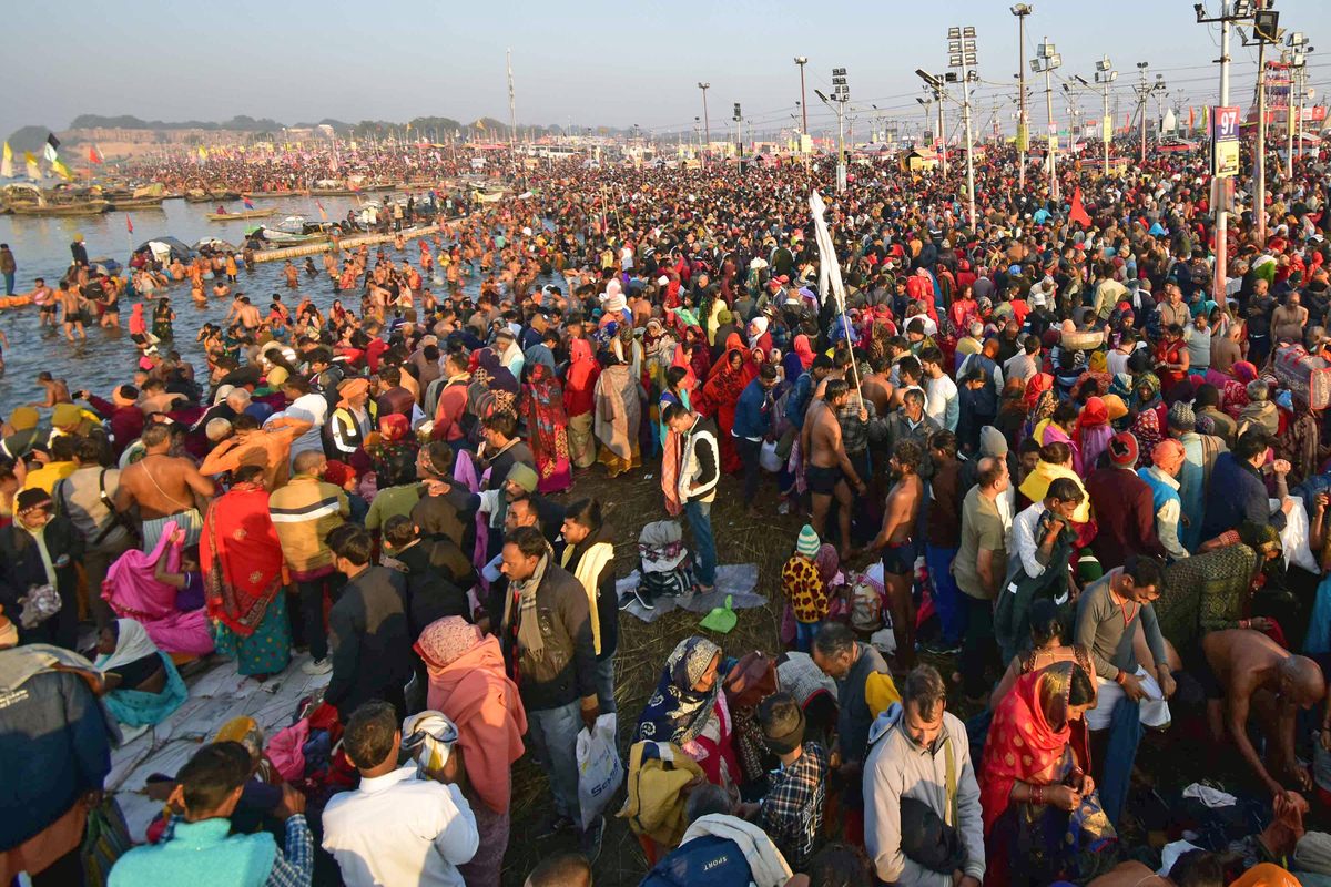 Over 10 lakh devotees take holy dip in Sangam on Mahashivratri; Magh Mela concludes