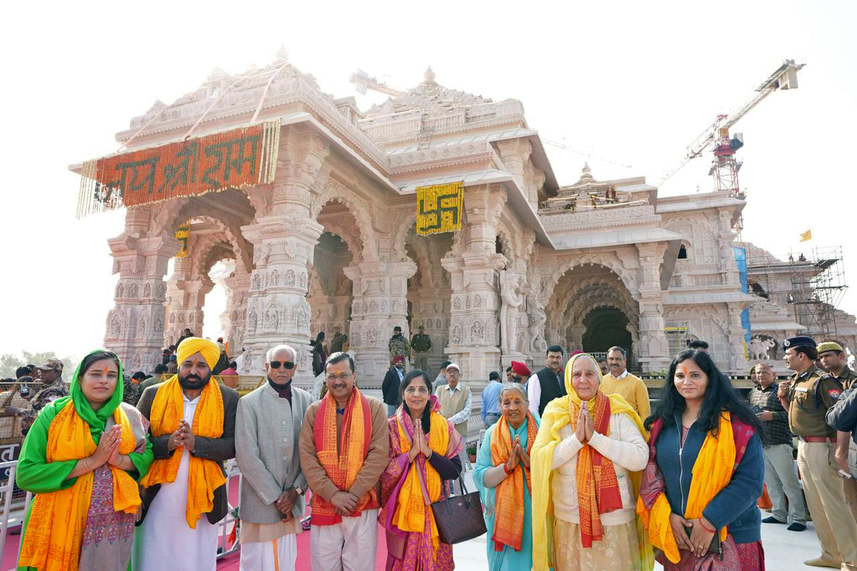 Kejriwal, Bhagwant Mann visit Ram temple