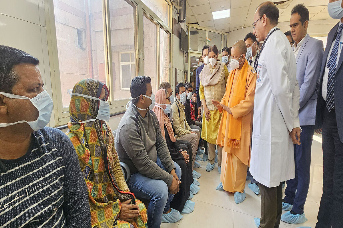 UP CM visits KGMU, Dr Lohia Hospital to meet road mishap survivors